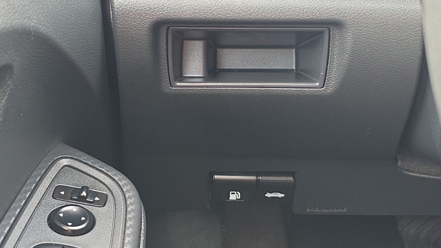 Used 2024 Nissan Versa SV FWD image 21
