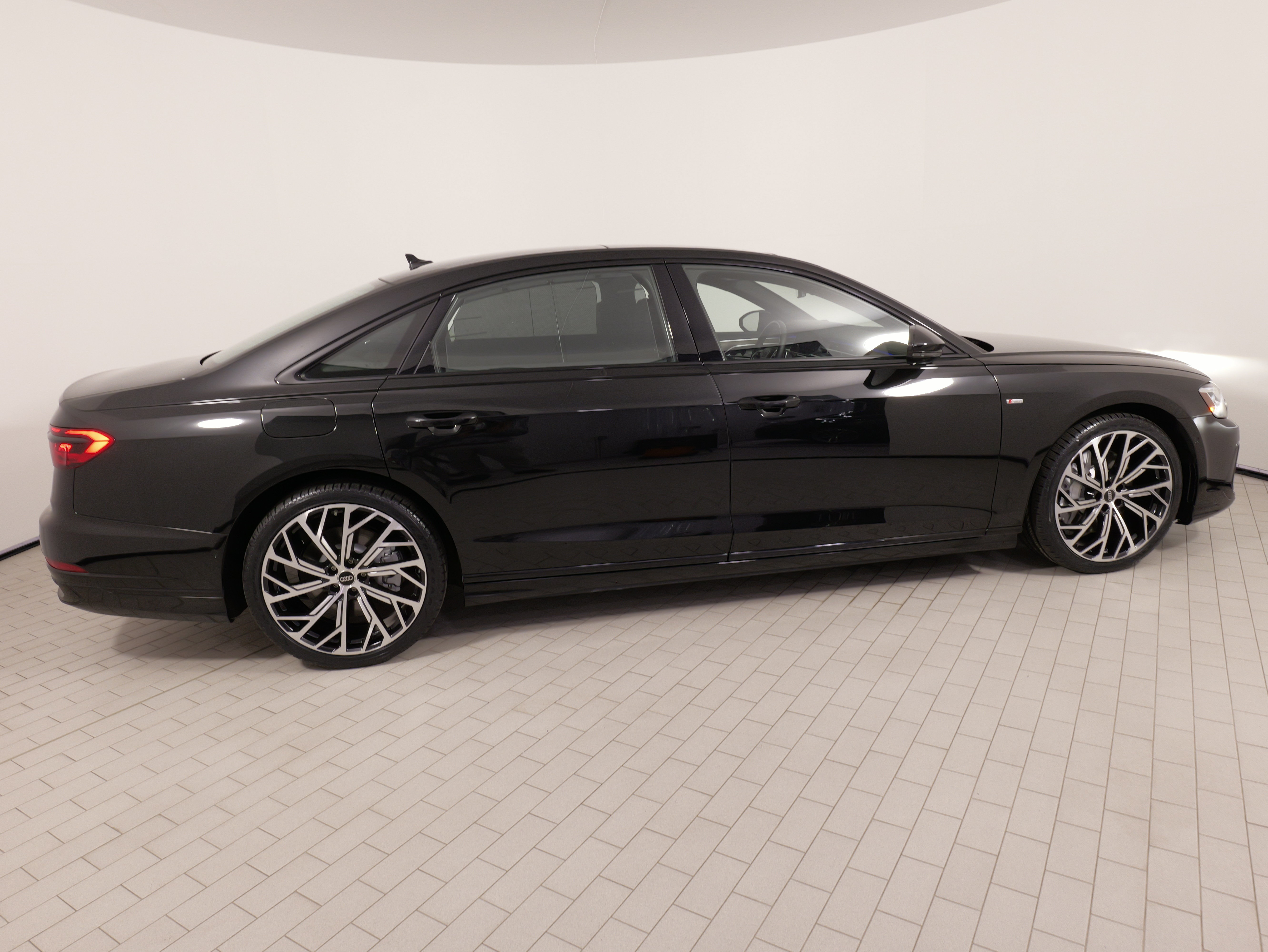 Used 2022 Audi A8 L 3.0T w/ Executive Package AWD/4WD image 10