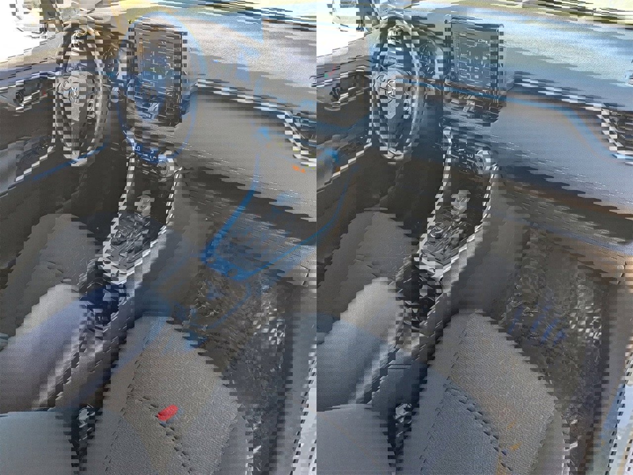 Used 2021 Toyota RAV4 XLE image 10