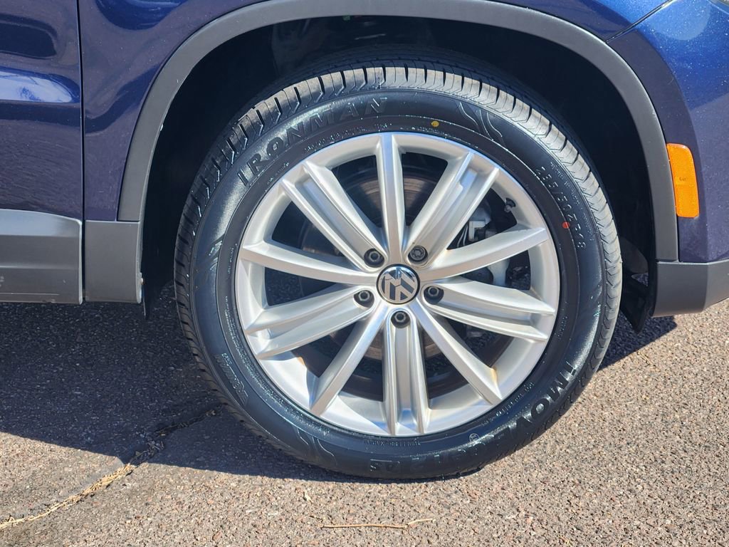 Used 2011 Volkswagen Tiguan SE image 29