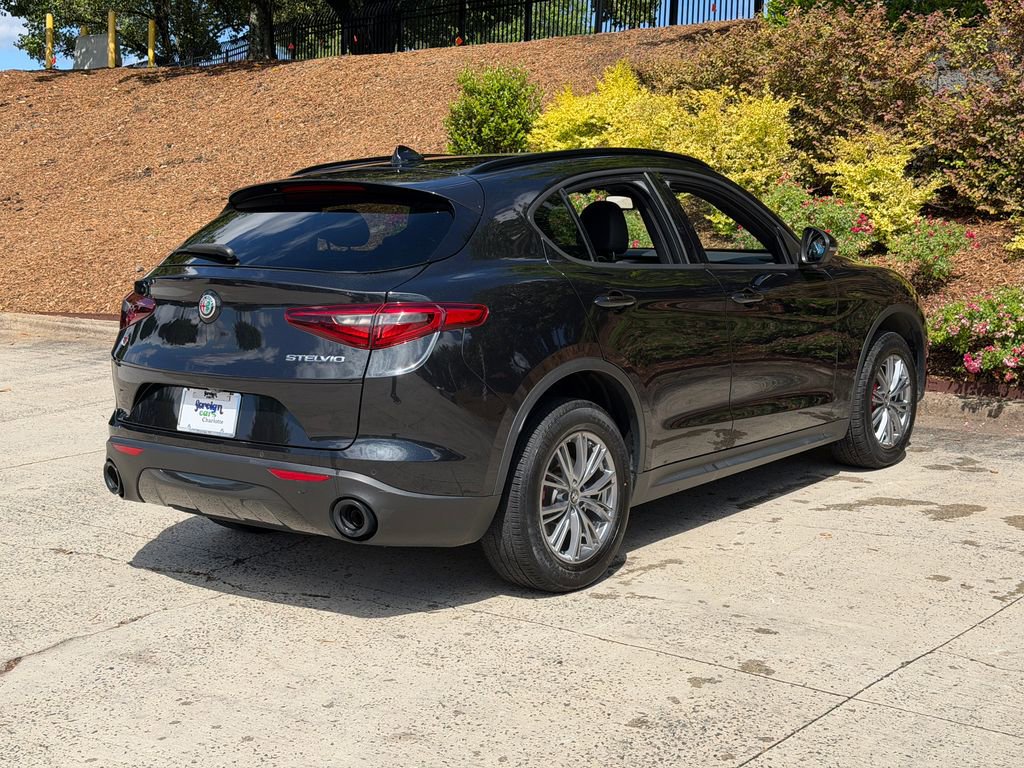 Used 2023 Alfa Romeo Stelvio Sprint AWD/4WD image 3