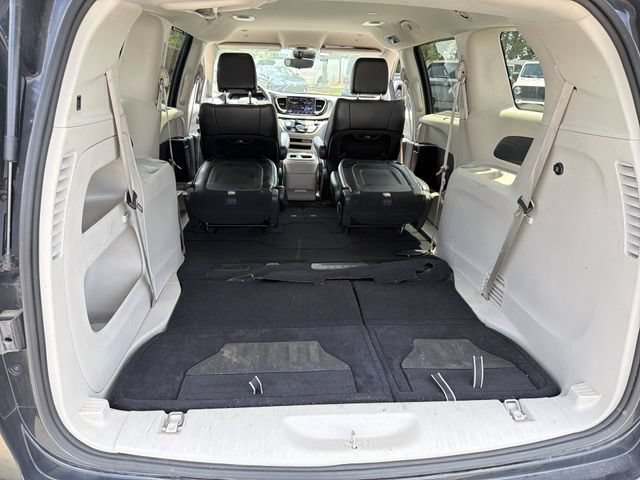 Used 2023 Chrysler Pacifica Touring-L FWD image 36