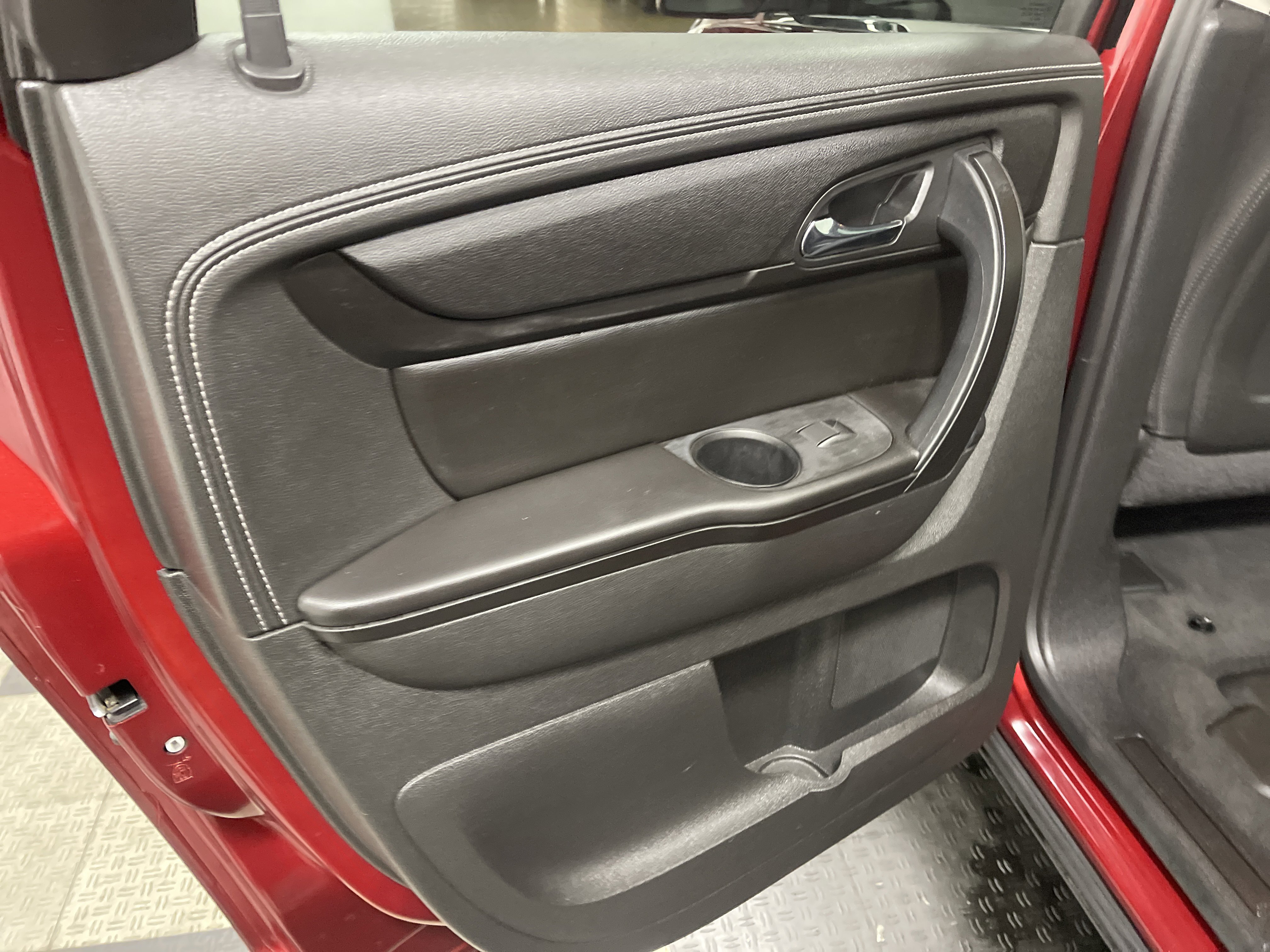 Used 2015 Chevrolet Traverse LT w/ Style and Technology Package image 18