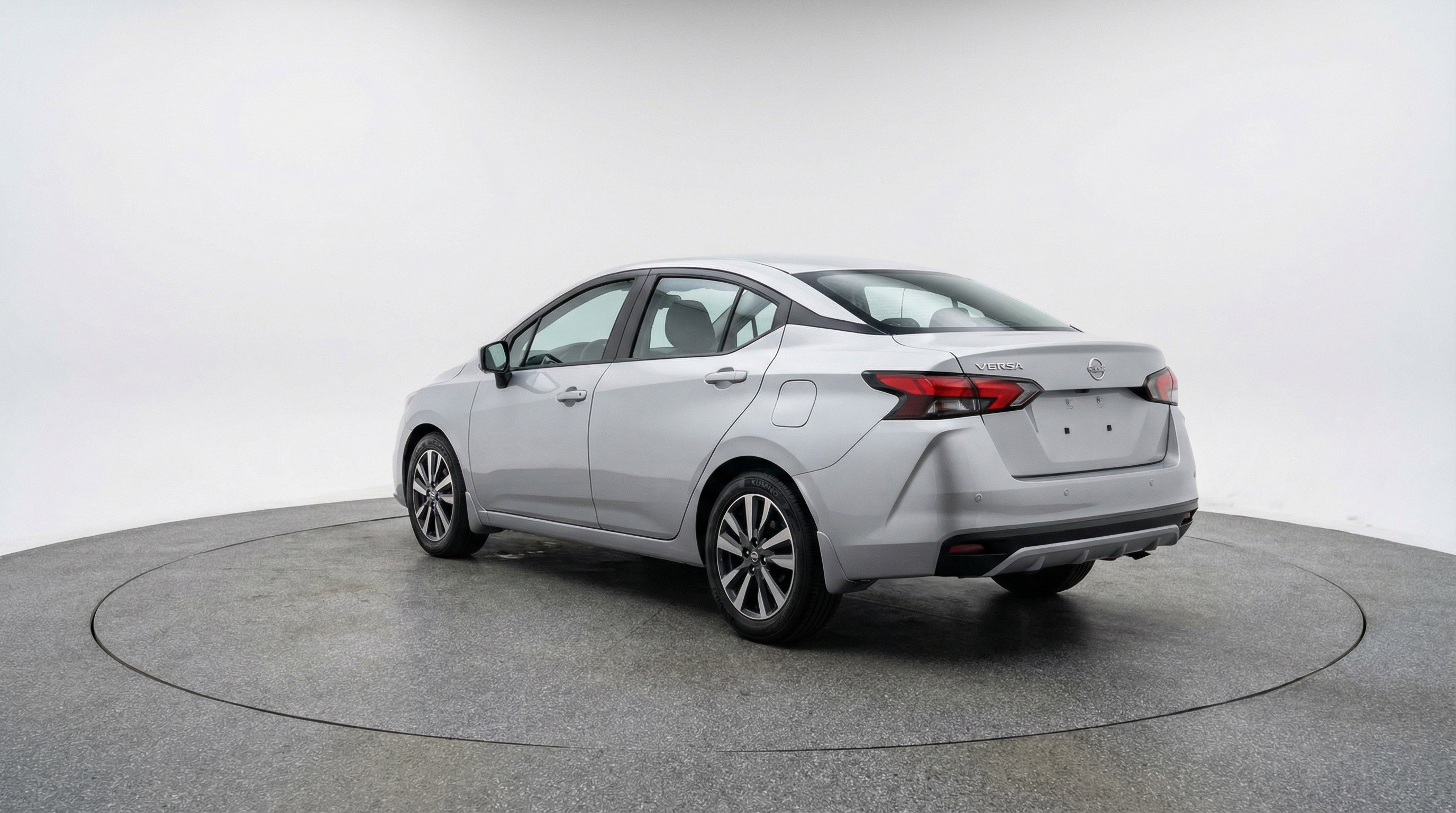 Used 2025 Nissan Versa SV image 6