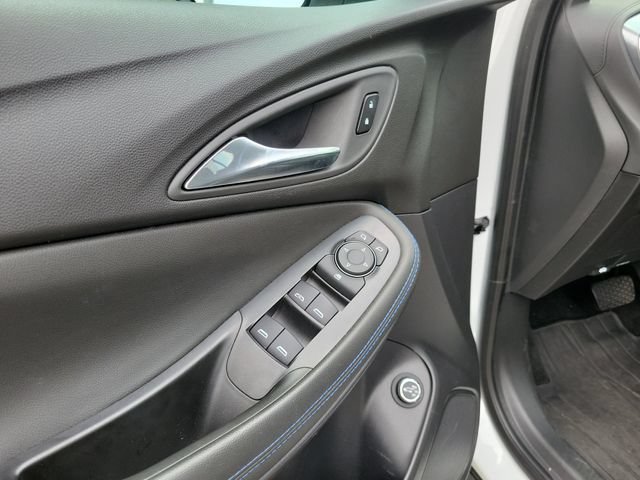 Used 2025 Buick Encore GX Sport Touring FWD image 17