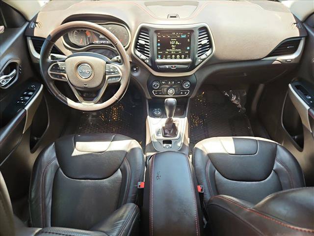 Used 2017 Jeep Cherokee Trailhawk AWD/4WD image 18