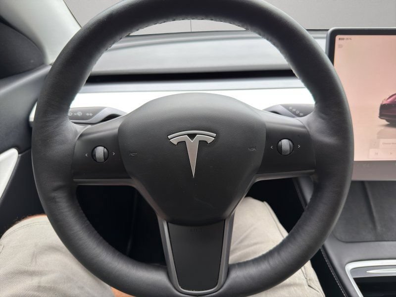 Used 2022 Tesla Model Y Long Range AWD/4WD image 14