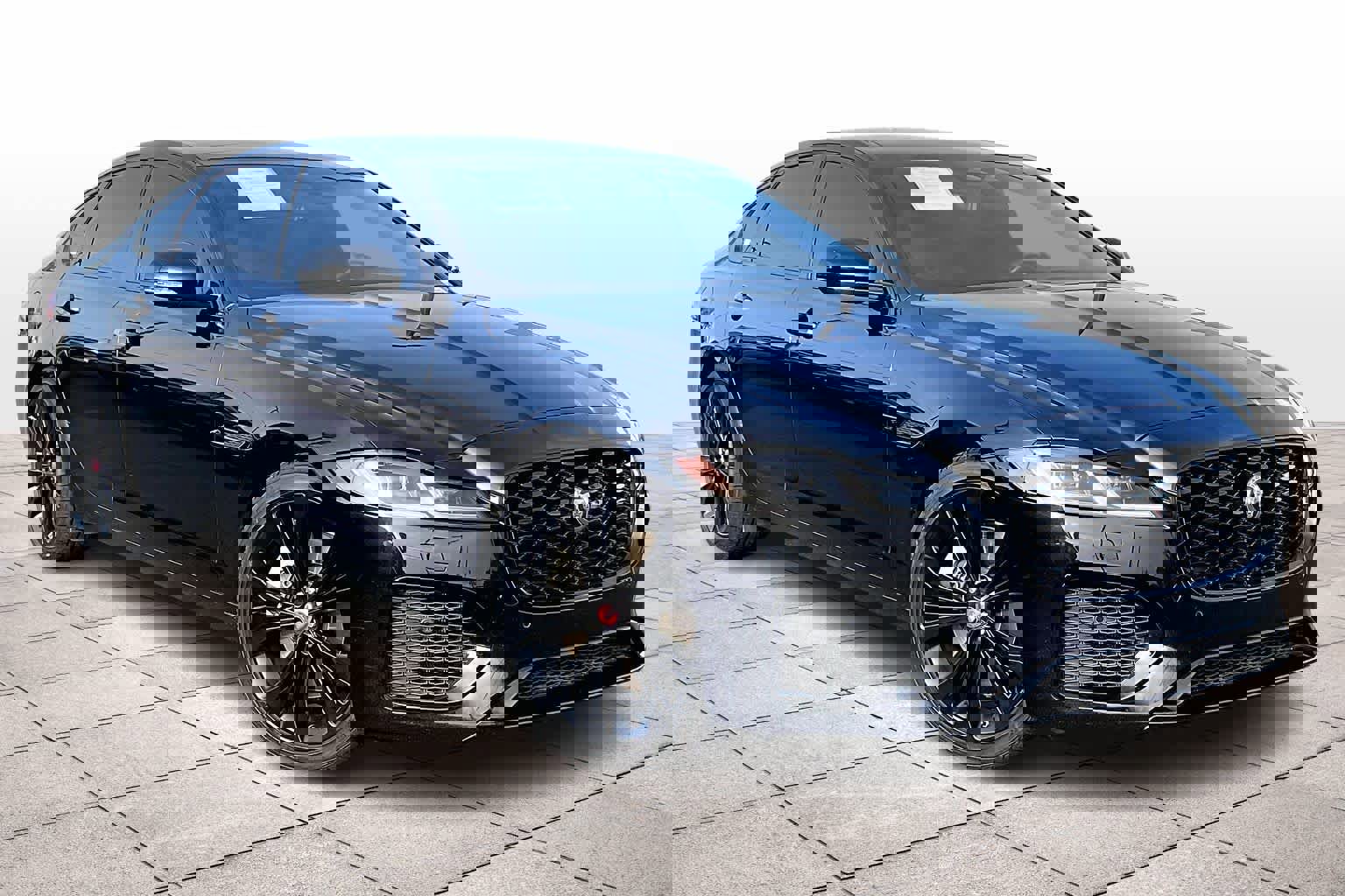 Used 2022 Jaguar XF SE image 2