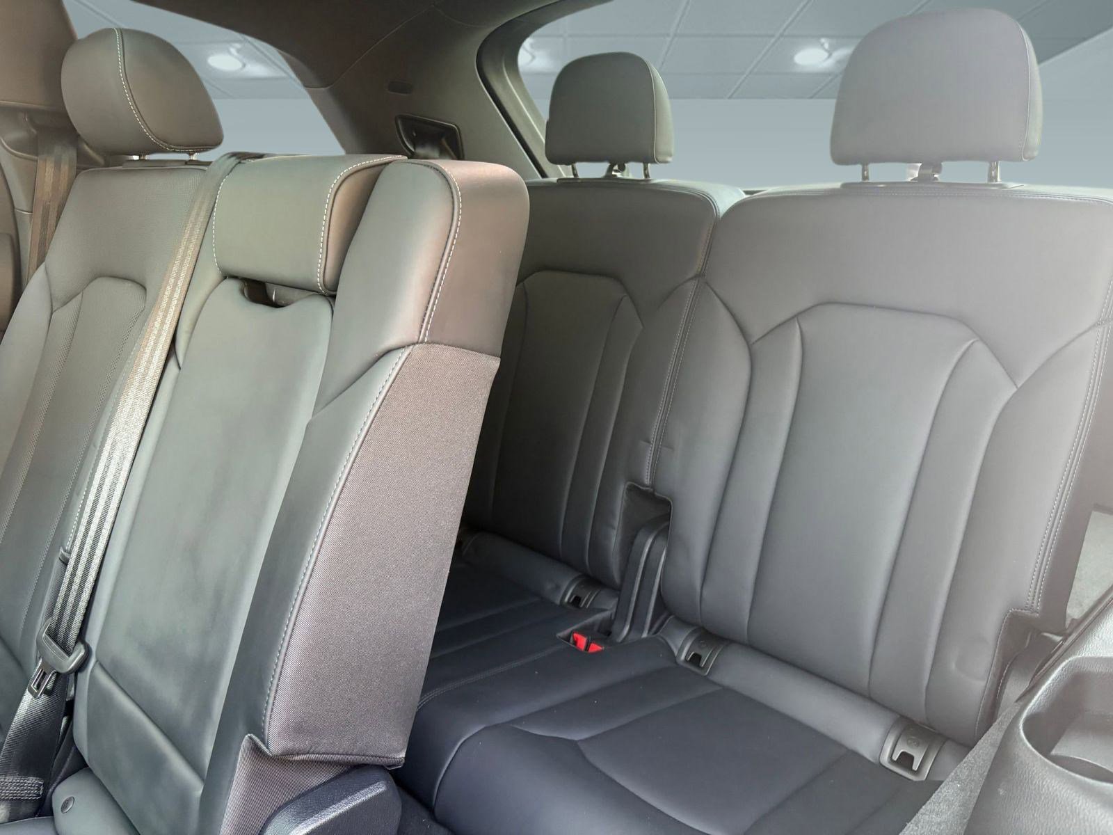 Certified 2025 Audi Q7 3.0T Prestige w/ Prestige Package image 24