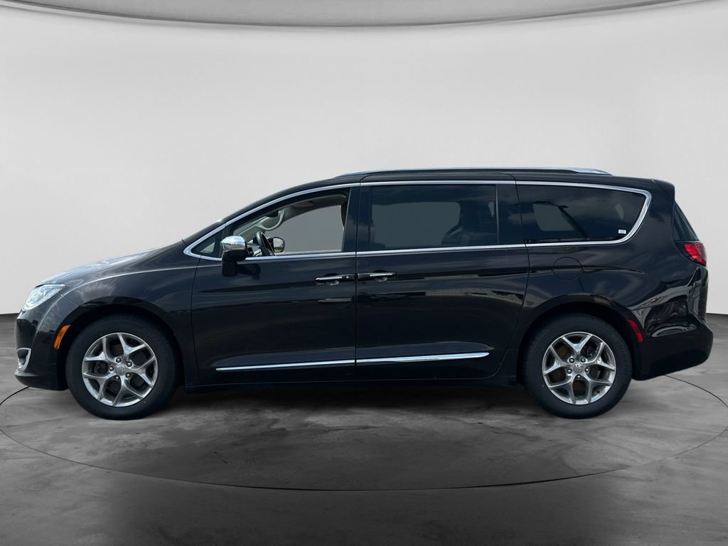 Used 2017 Chrysler Pacifica Limited w/ UConnect Theater Package FWD image 6