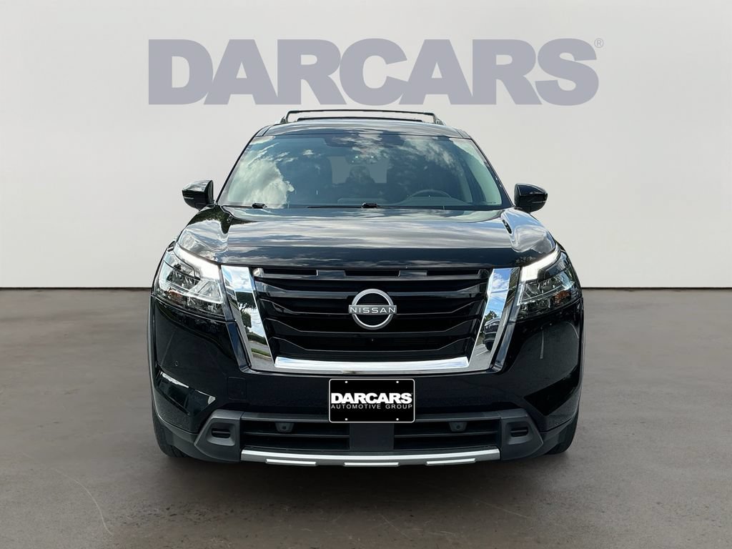 Used 2023 Nissan Pathfinder SL AWD/4WD image 2