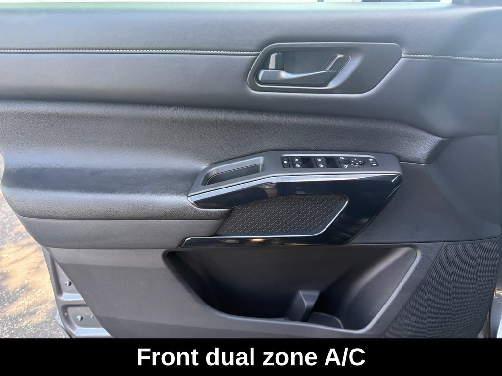 Used 2025 Nissan Pathfinder SV w/ SV Premium Package FWD image 12
