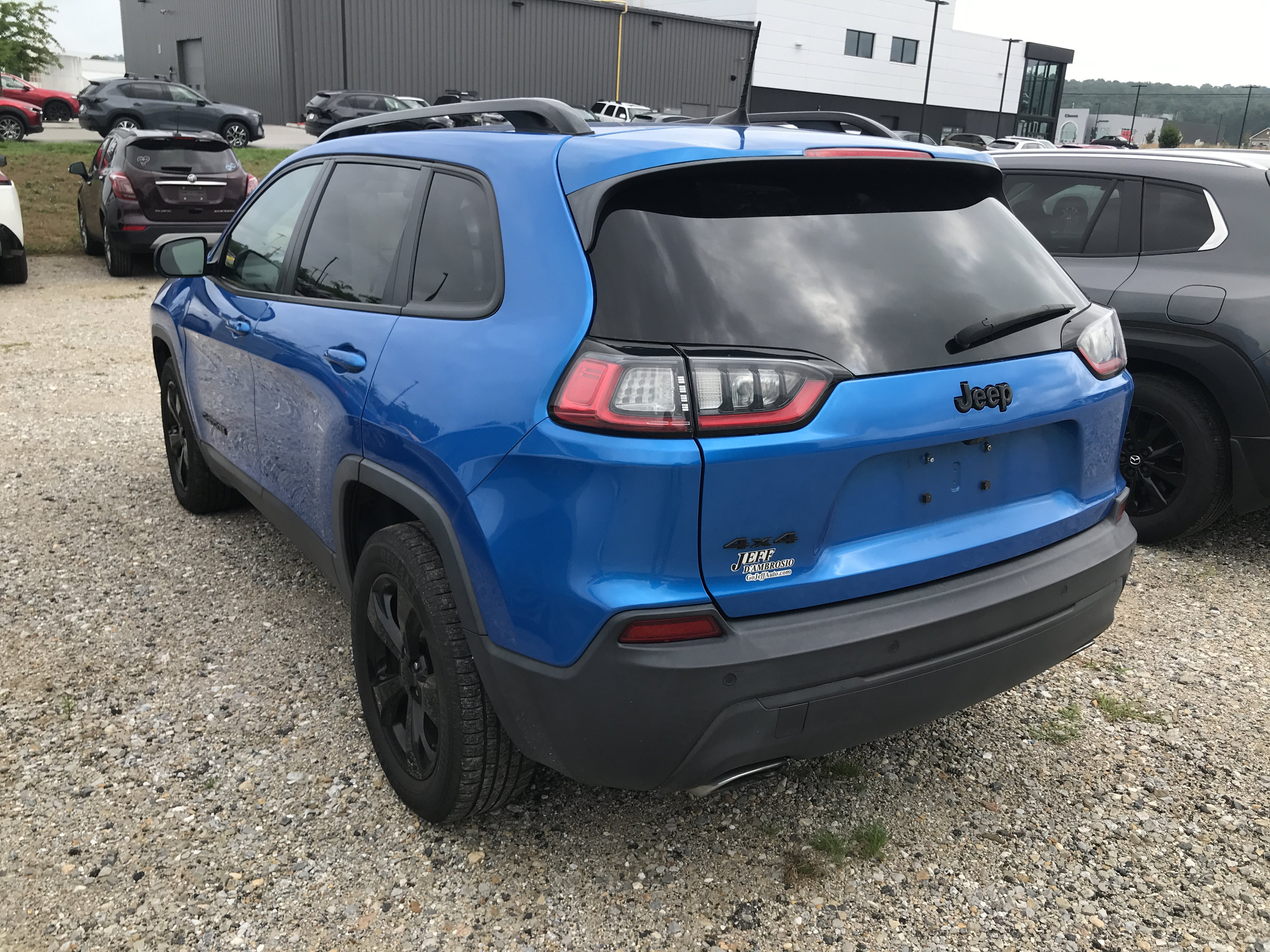 Used 2020 Jeep Cherokee Latitude Plus AWD/4WD image 3