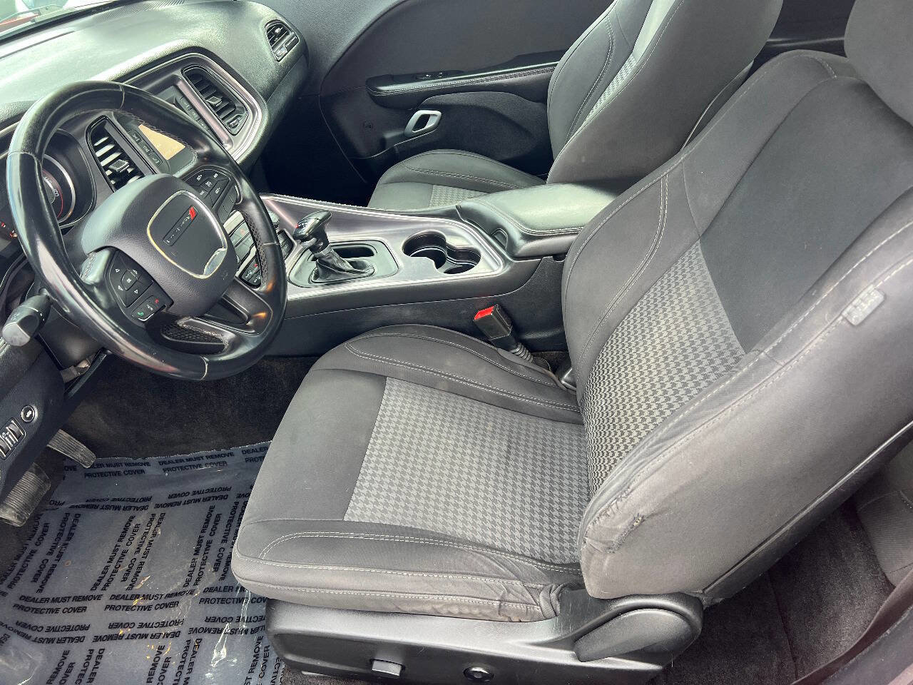 Used 2015 Dodge Challenger SXT image 18