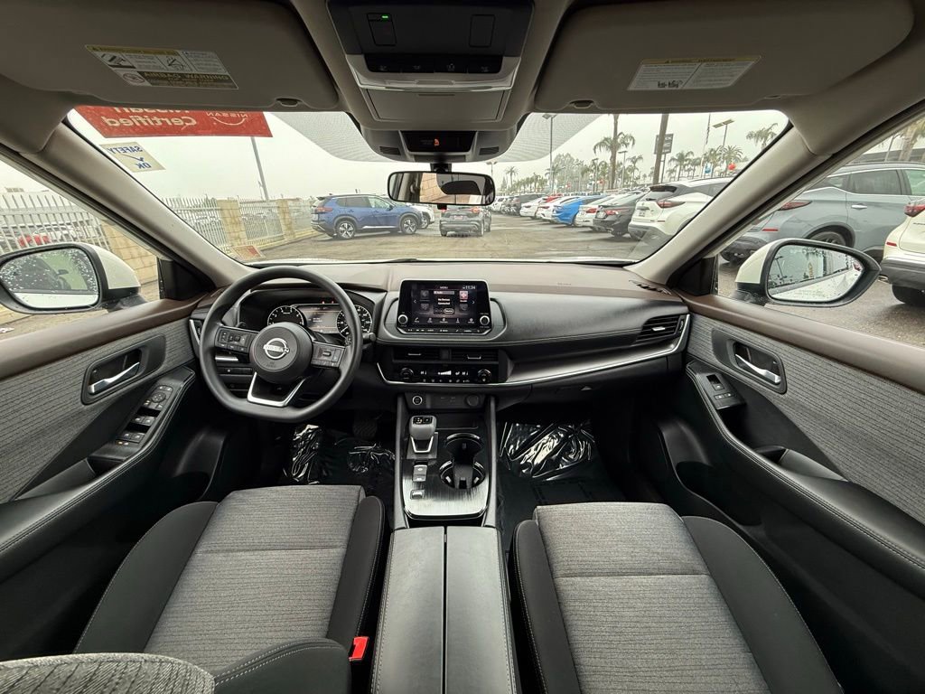 Certified 2023 Nissan Rogue SV image 15