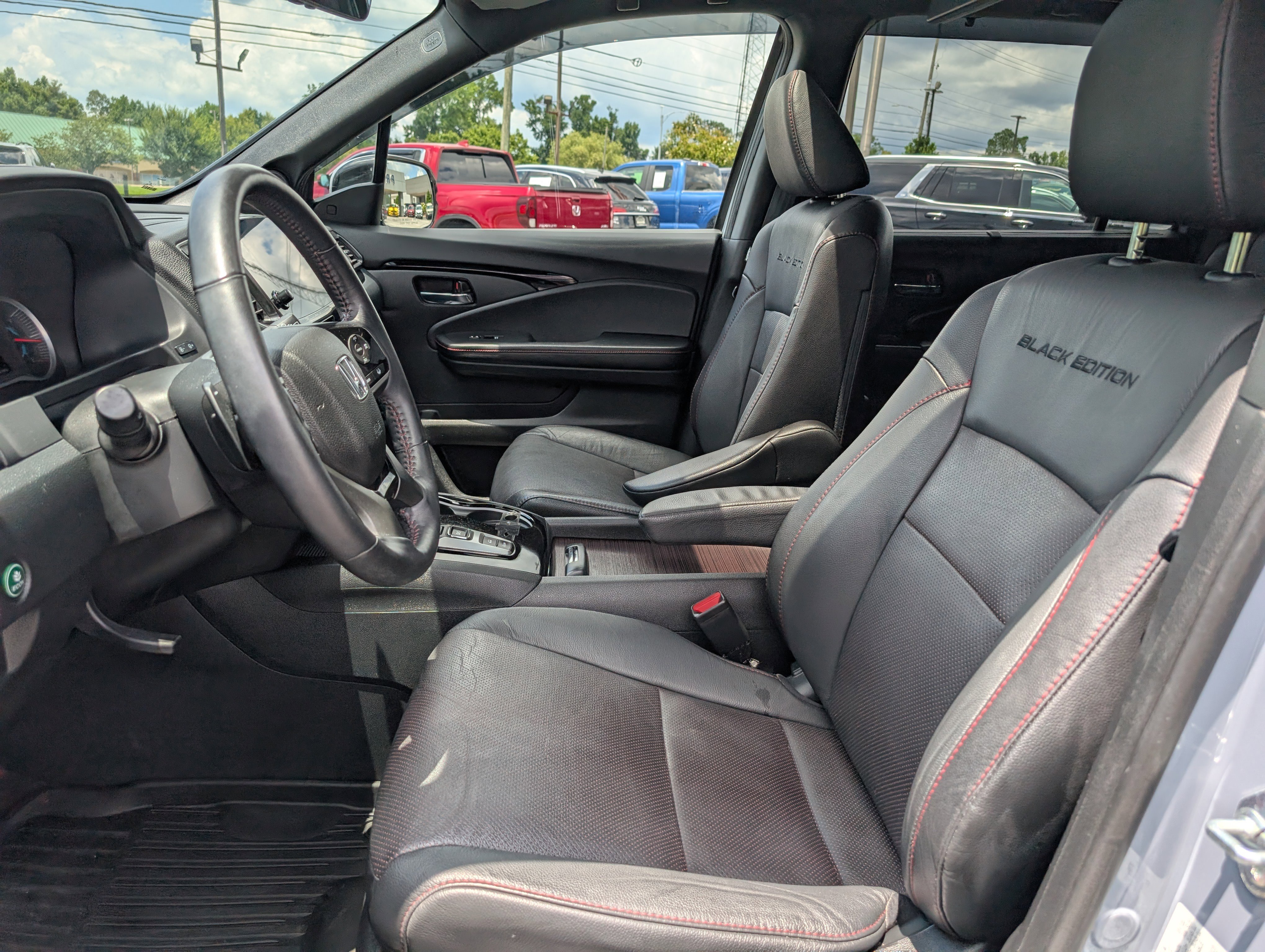 Used 2022 Honda Pilot Black Edition image 38