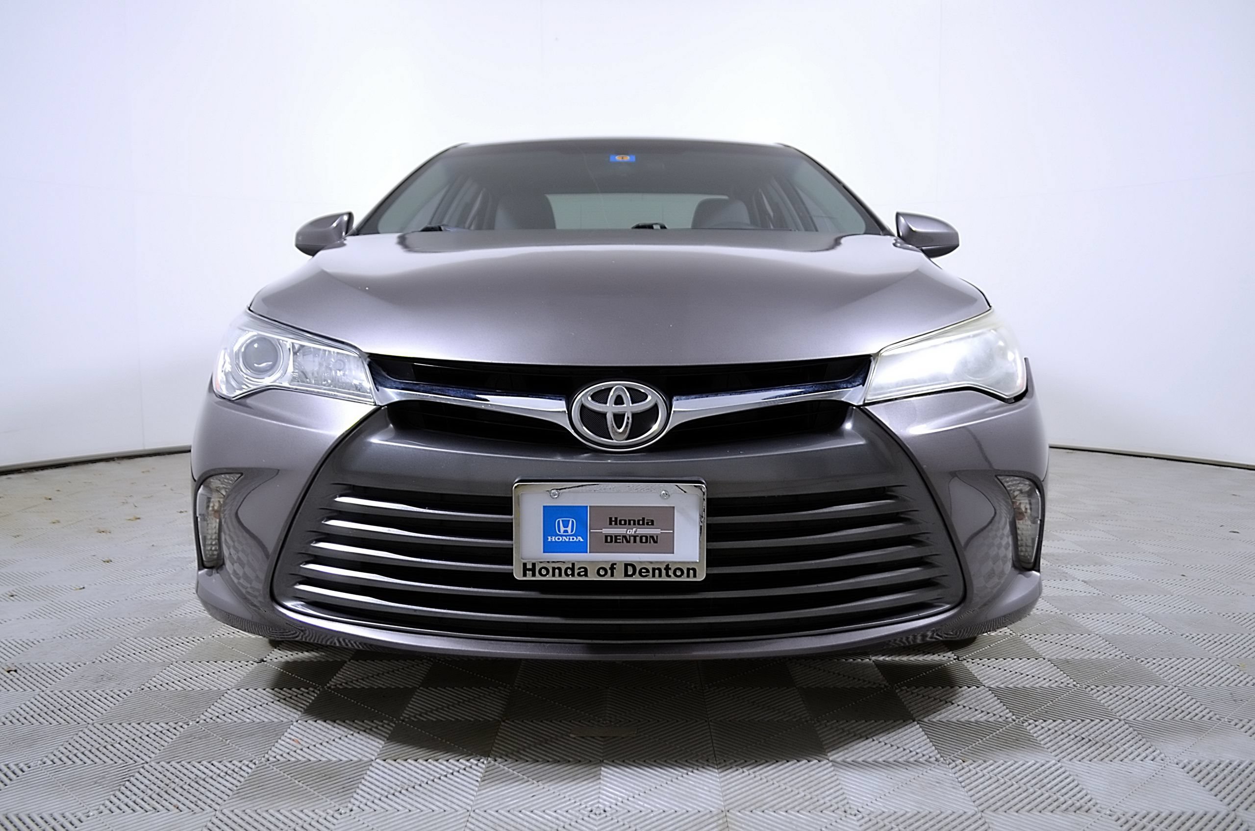 Used 2016 Toyota Camry LE FWD image 5