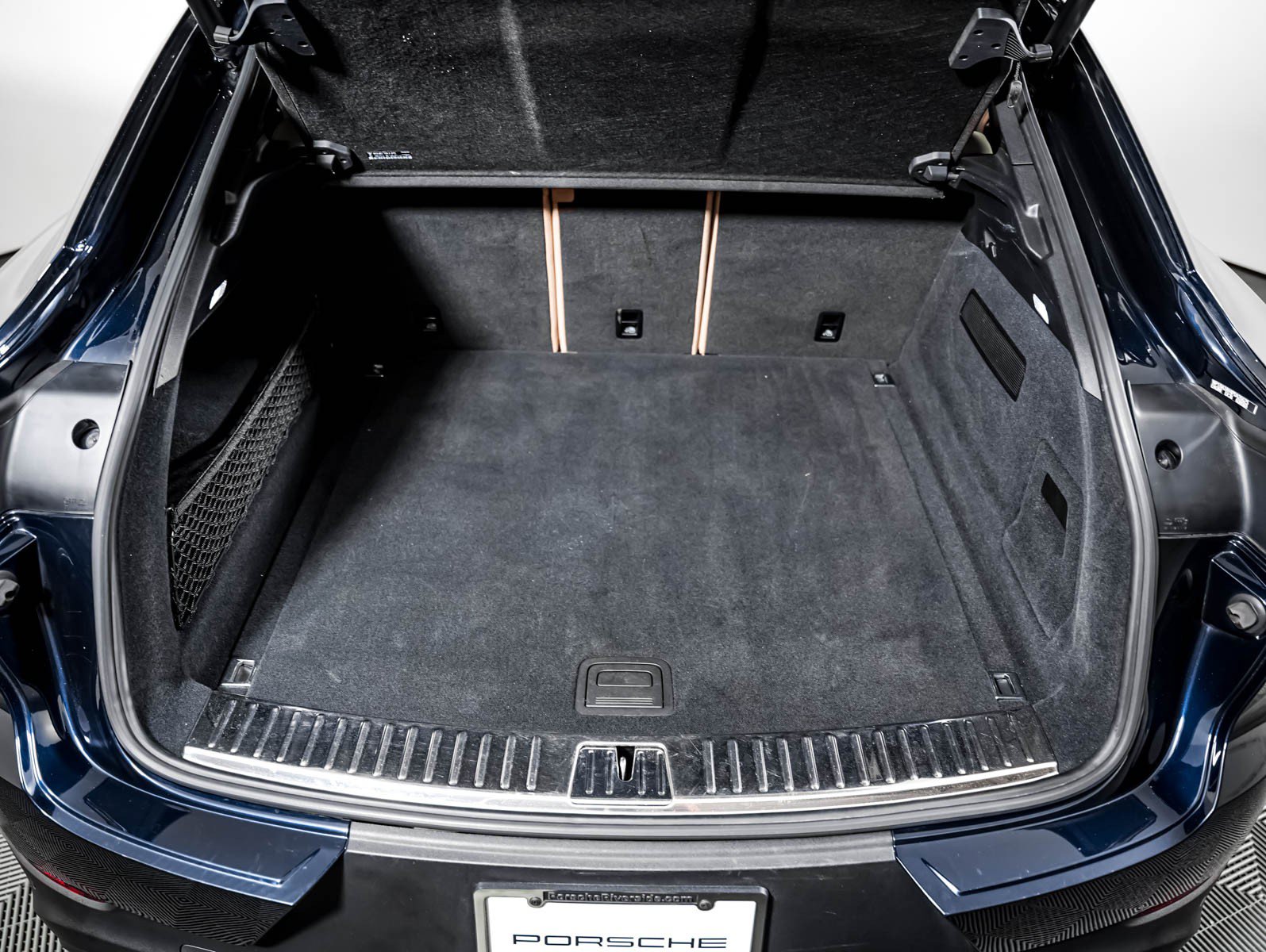 Certified 2023 Porsche Cayenne Platinum Edition AWD/4WD image 28