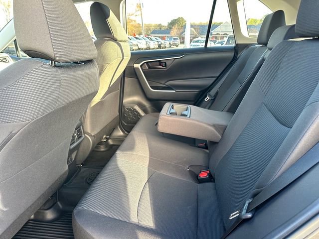 Used 2022 Toyota RAV4 LE image 12