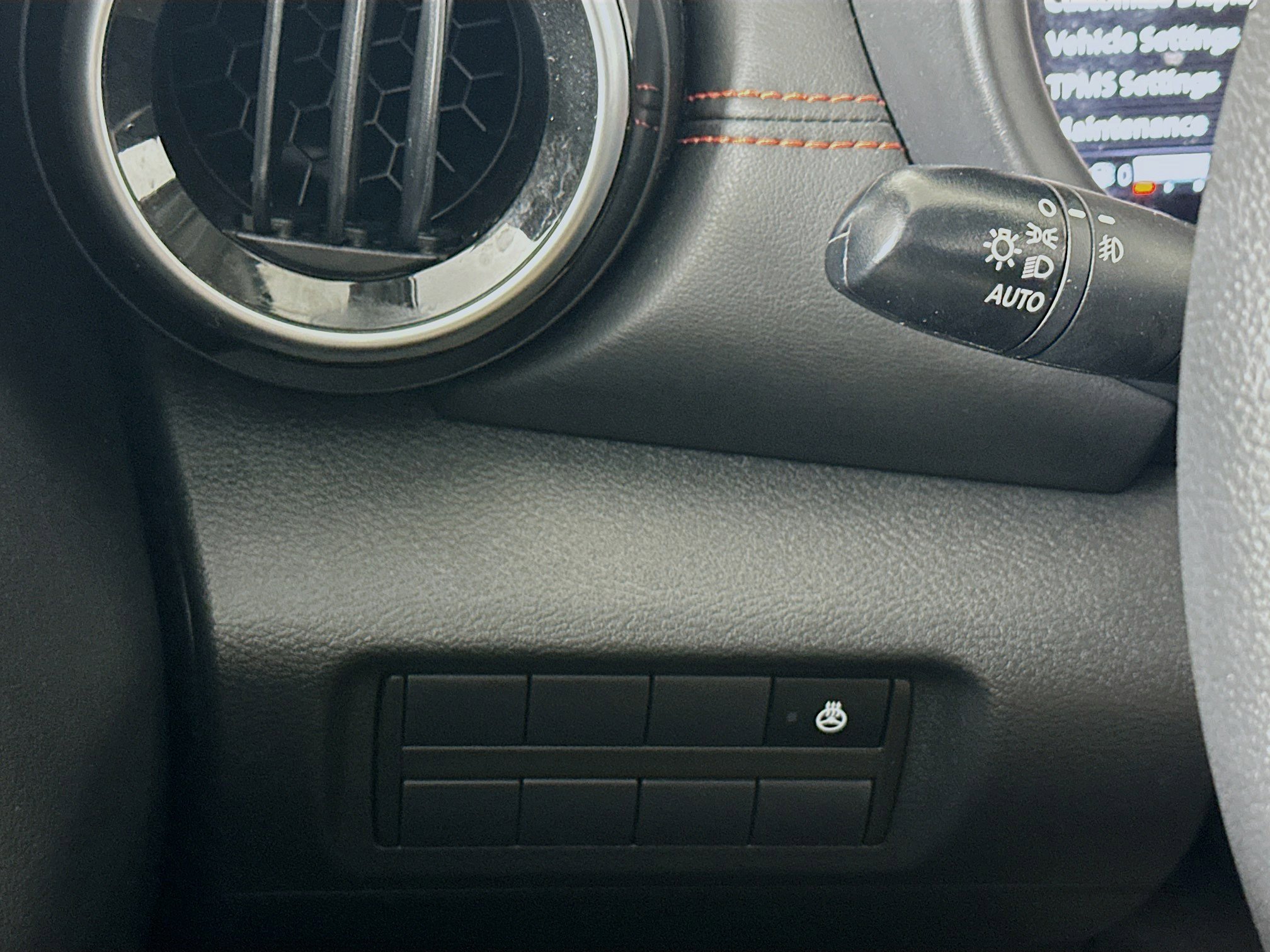 Used 2024 Nissan Kicks SR w/ SR Premium Package image 17