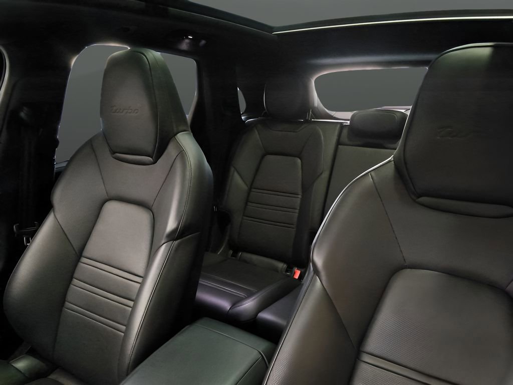Used 2023 Porsche Cayenne Turbo image 33