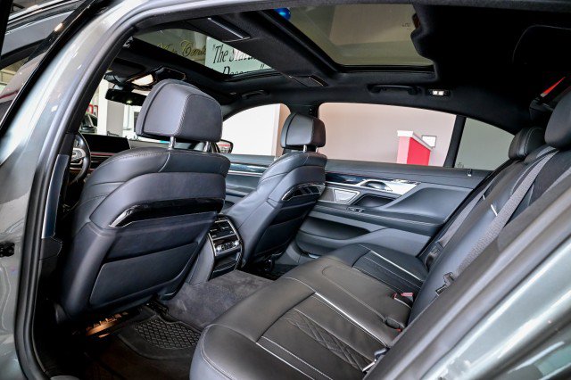 Used 2019 BMW 750i xDrive w/ M Sport Package AWD/4WD image 18