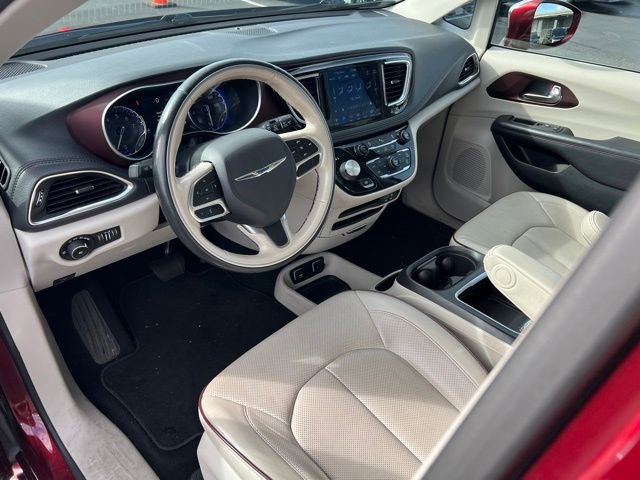 Used 2020 Chrysler Pacifica Limited image 17