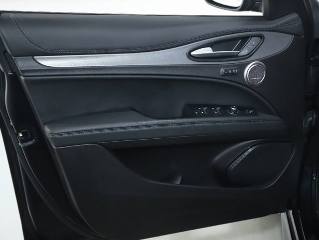 Used 2024 Alfa Romeo Stelvio Veloce image 16
