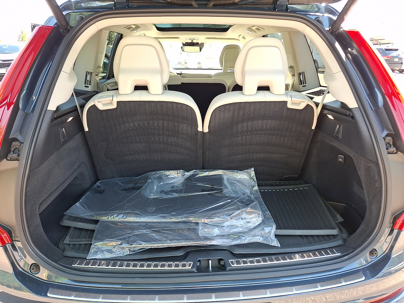 Used 2022 Volvo XC90 T6 Momentum w/ Advanced Package AWD/4WD image 28