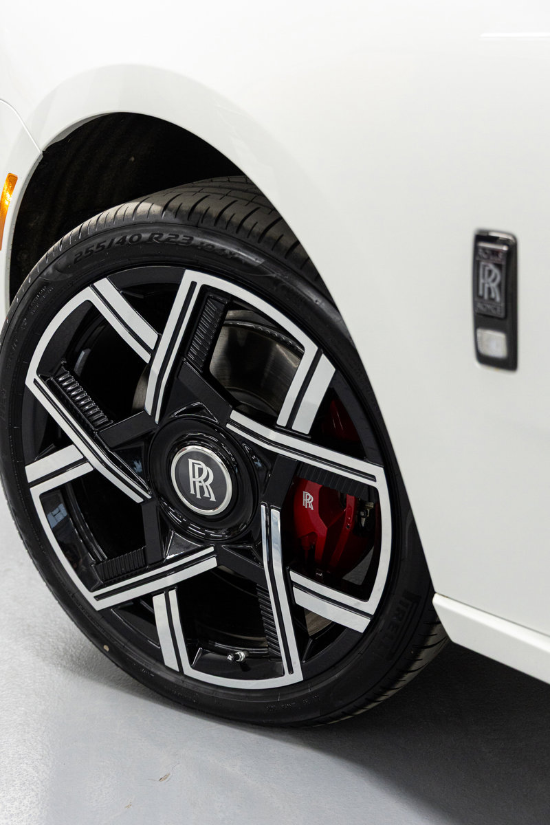 New 2026 Rolls-Royce Cullinan Black Badge image 28