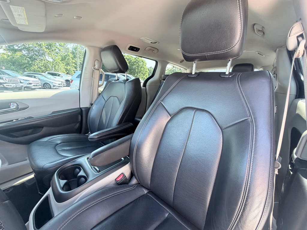 Used 2022 Chrysler Pacifica Touring-L FWD image 23