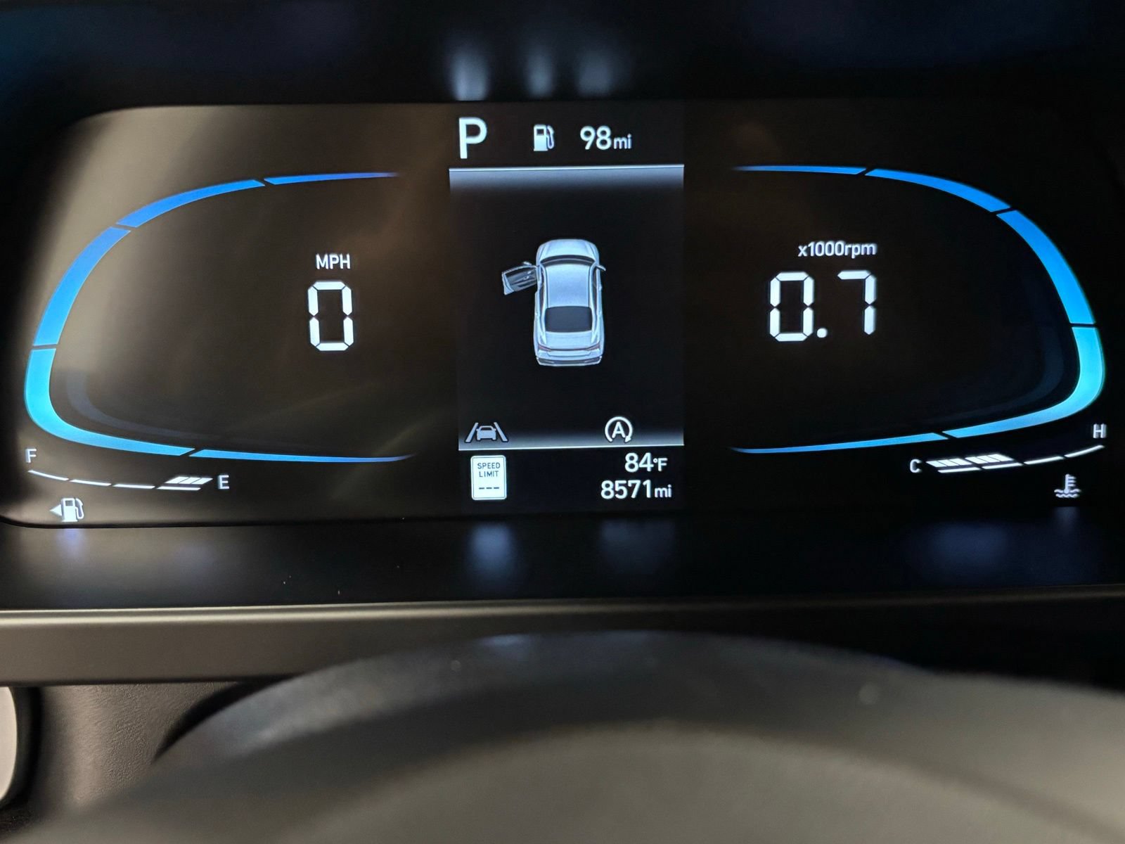 Certified 2025 Hyundai Elantra SE FWD image 9
