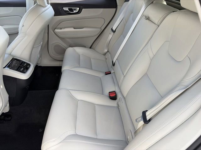 Used 2023 Volvo XC60 B5 Ultimate w/ Climate Package FWD image 18