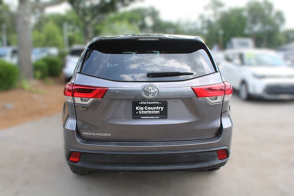 Used 2019 Toyota Highlander LE FWD image 8