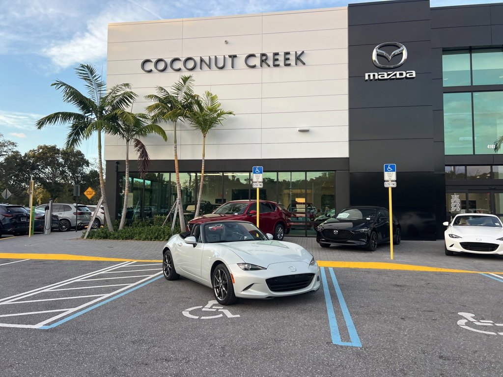 Used 2019 MAZDA MX-5 Miata Grand Touring image 2