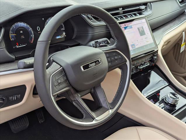 New 2025 Jeep Grand Cherokee Limited image 3