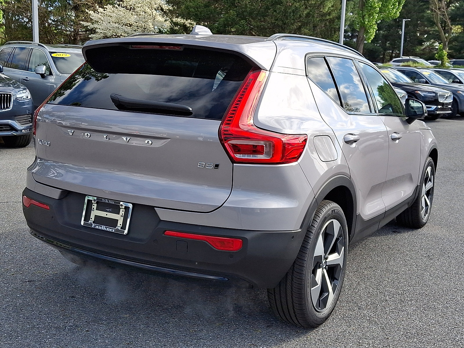 New 2026 Volvo XC40 B5 Plus w/ Climate Package AWD/4WD image 4