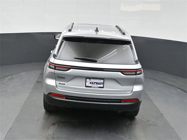 New 2025 Jeep Grand Cherokee Altitude image 30