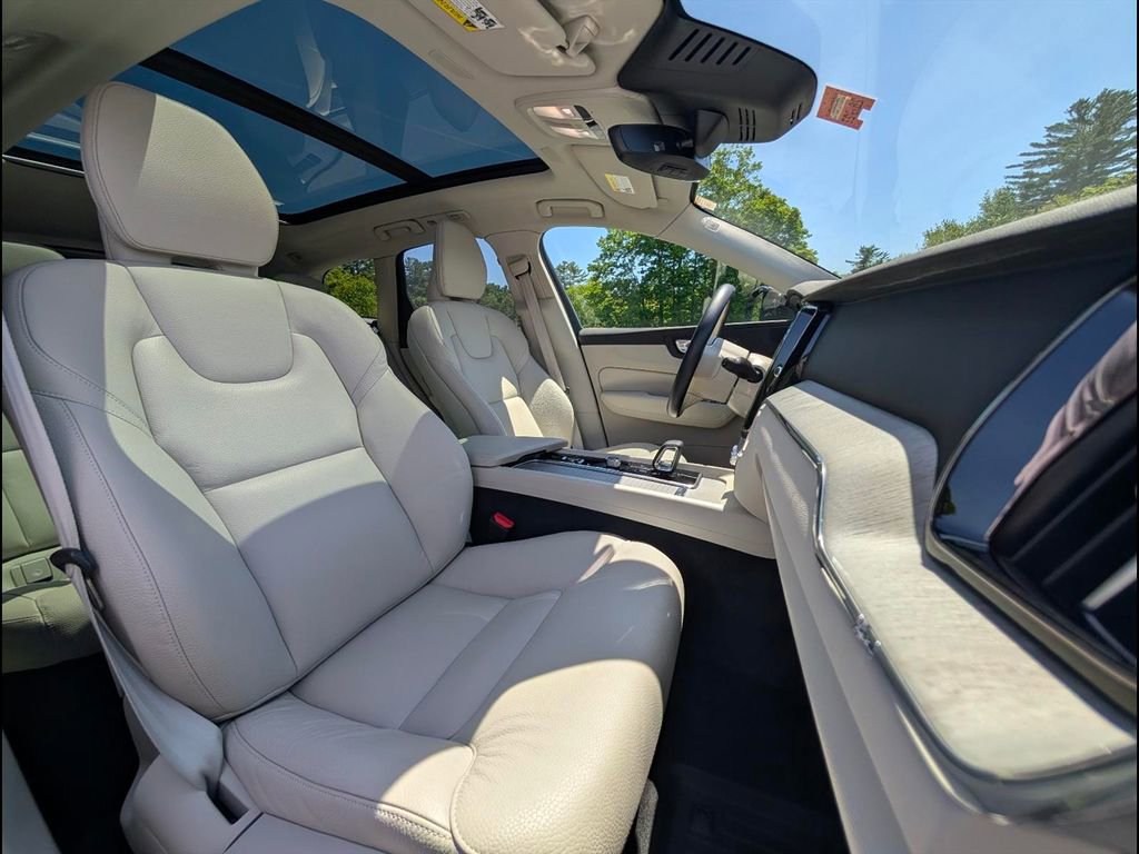 Certified 2025 Volvo XC60 B5 Plus w/ Protection Package Premier AWD/4WD image 20