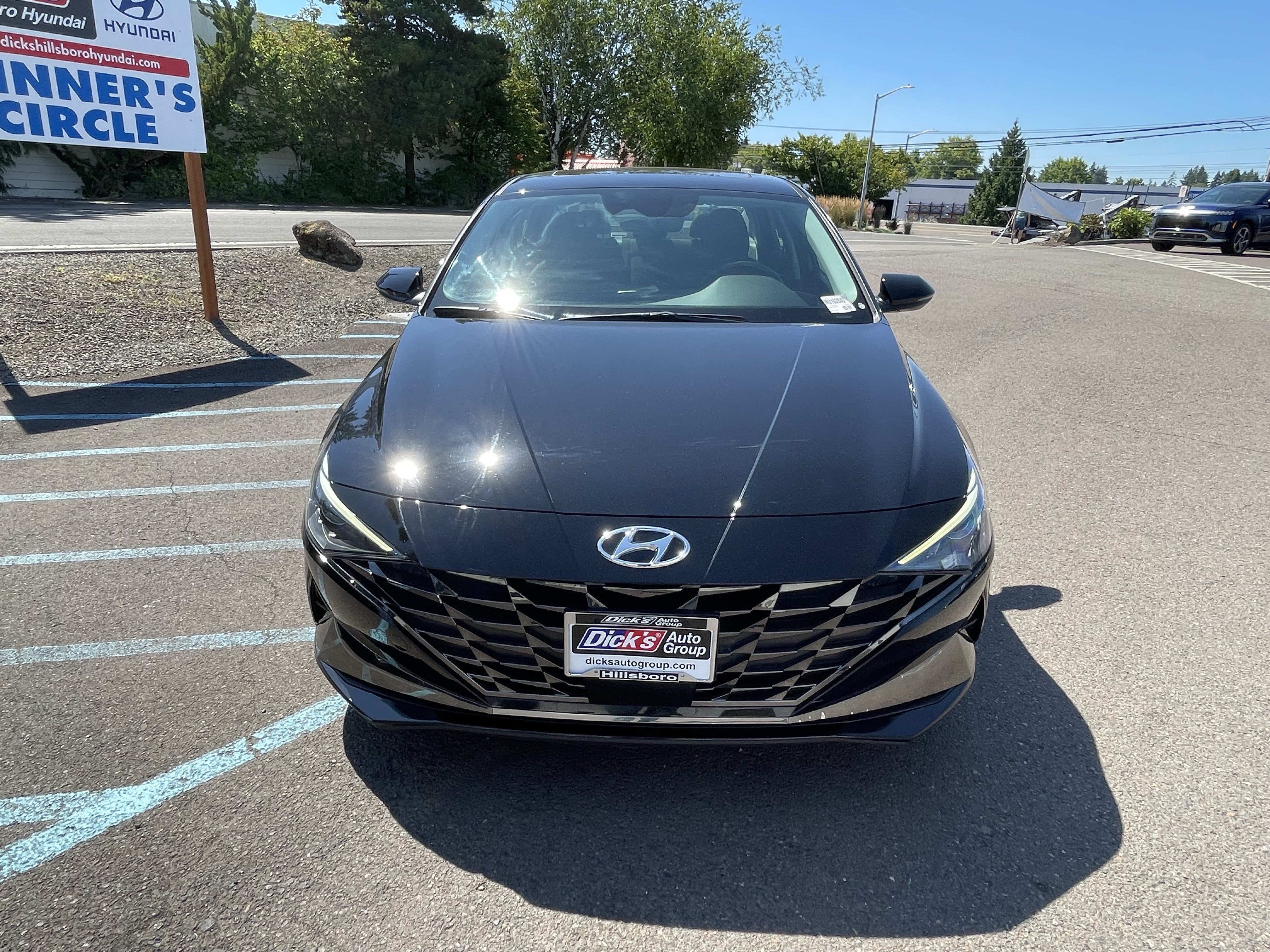 Used 2021 Hyundai Elantra SEL w/ Convenience + Premium Package FWD image 8