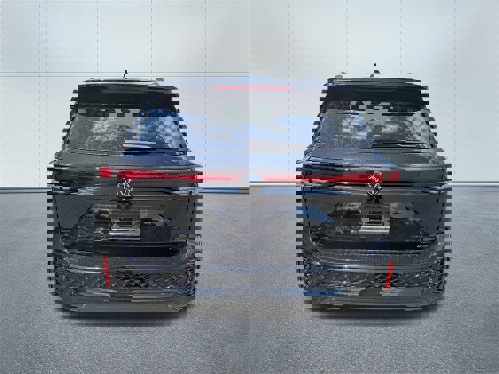 New 2025 Volkswagen Tiguan SE R-Line image 4