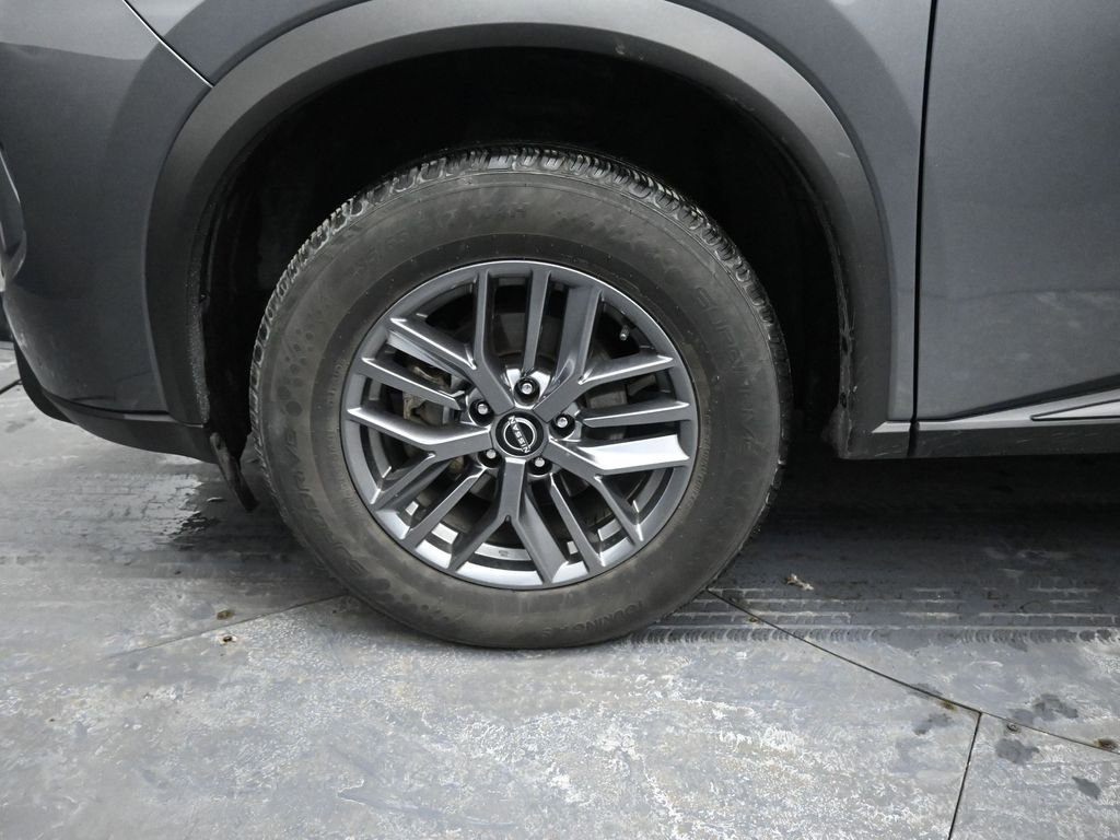 Used 2024 Nissan Rogue S image 14