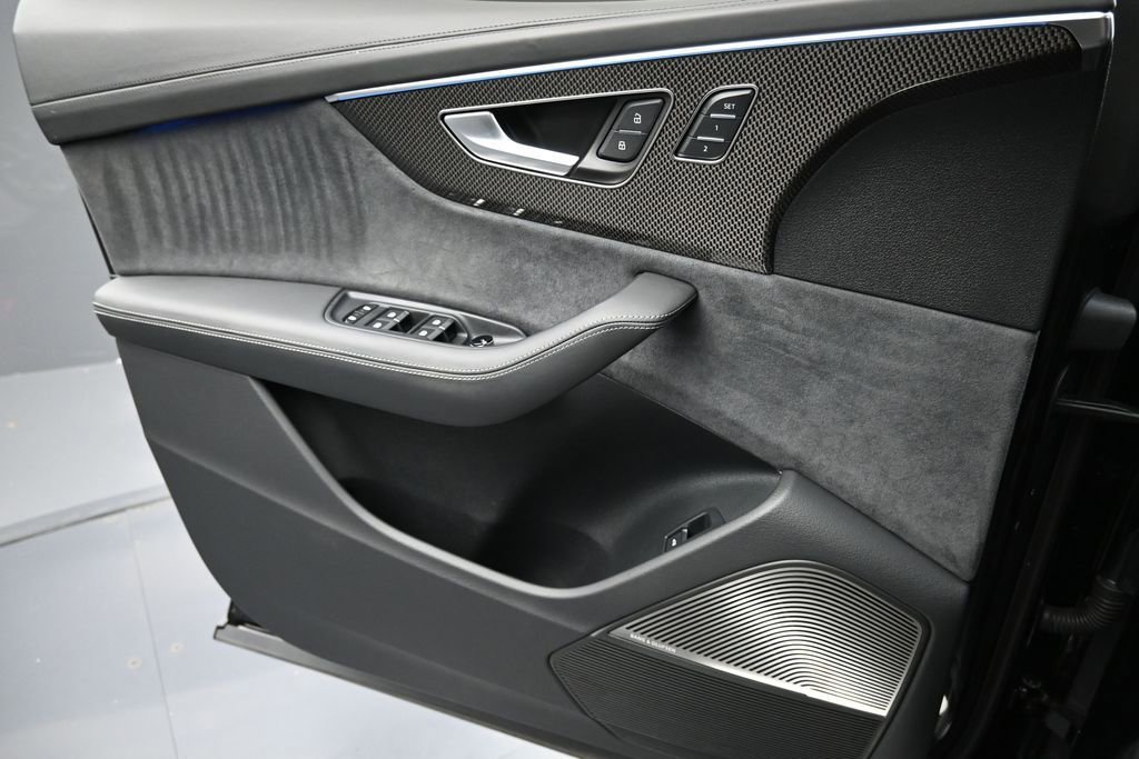 Used 2023 Audi SQ8 Prestige AWD/4WD image 21