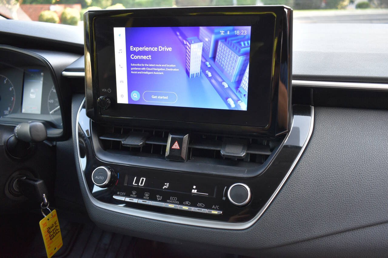 Used 2025 Toyota Corolla LE FWD image 23