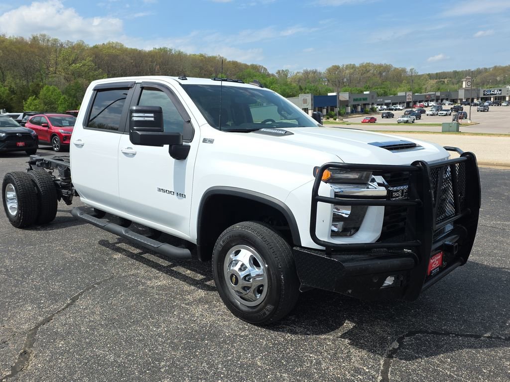 Used 2023 Chevrolet Silverado 3500 LT w/ Convenience Package AWD/4WD image 2