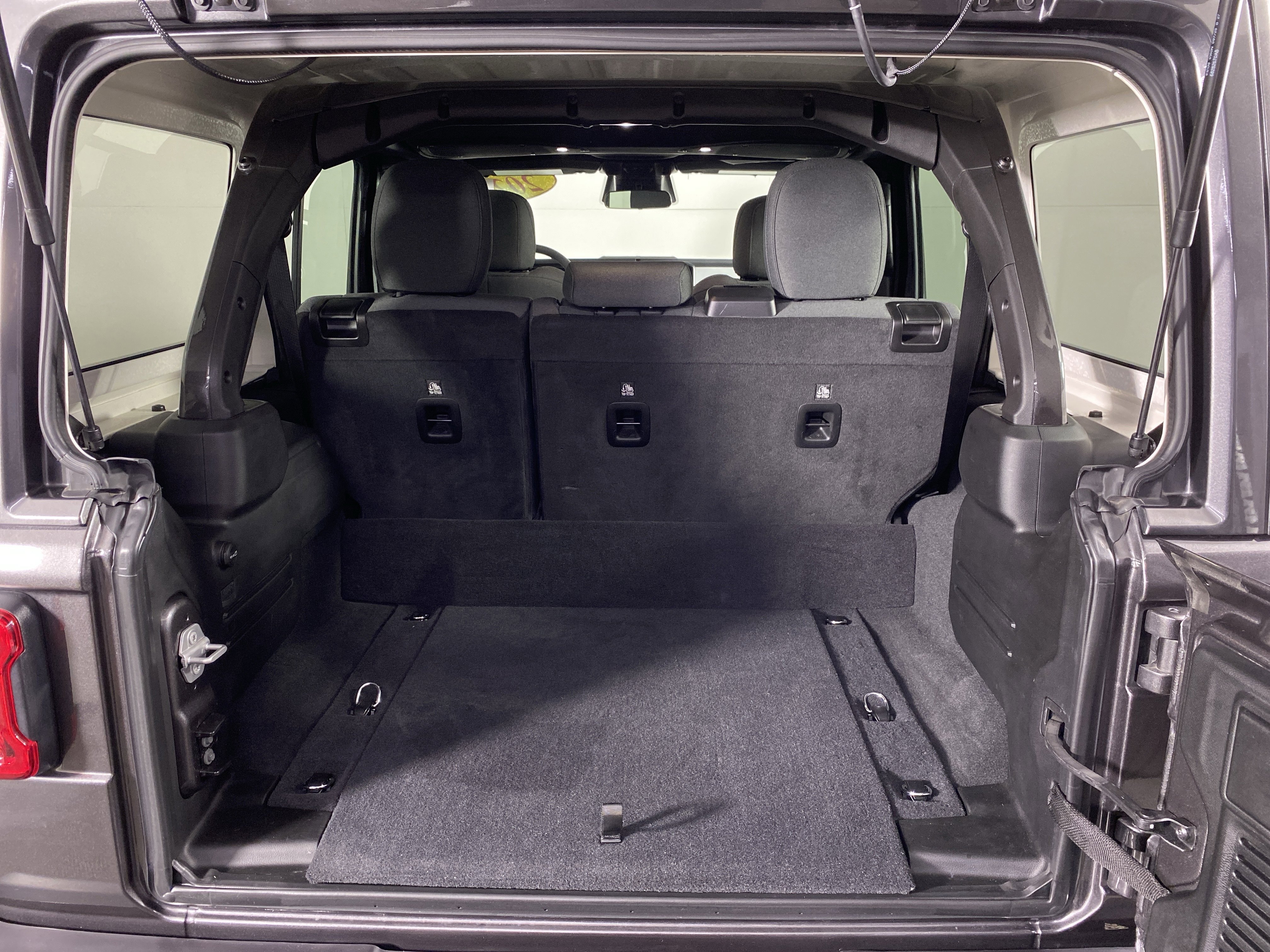 Used 2025 Jeep Wrangler Sahara w/ Safety Group image 32