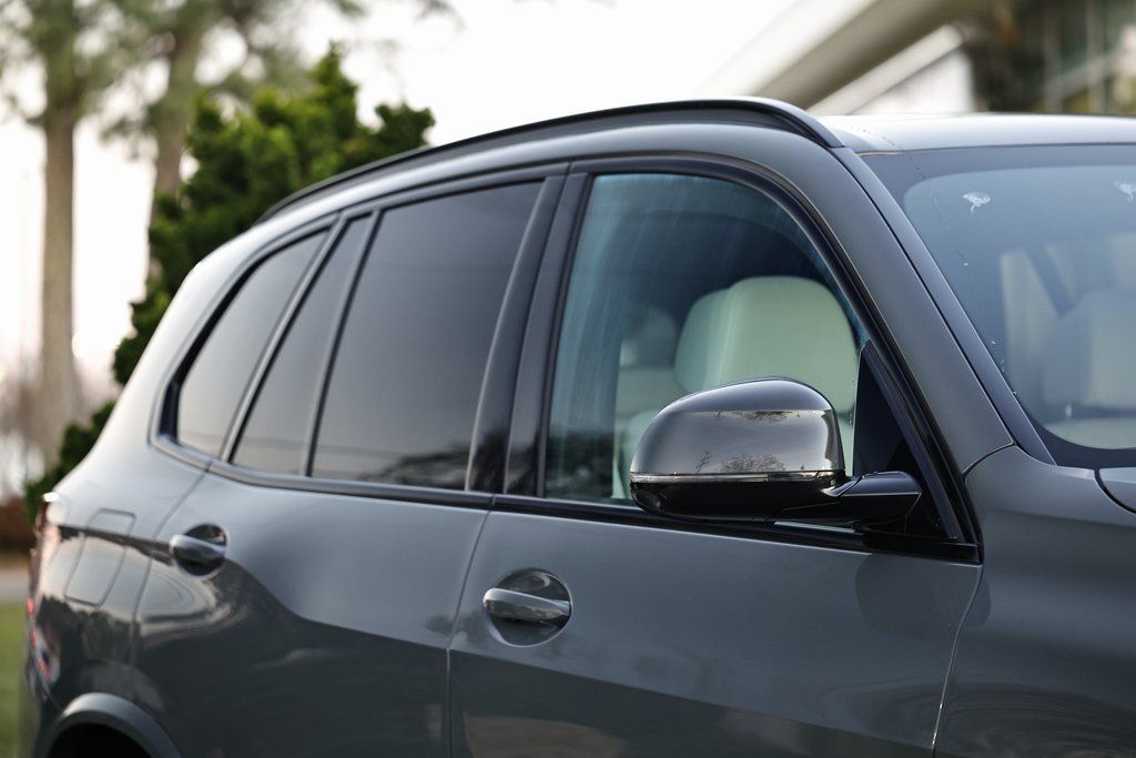 New 2026 BMW X5 xDrive40i w/ M Sport Package image 3