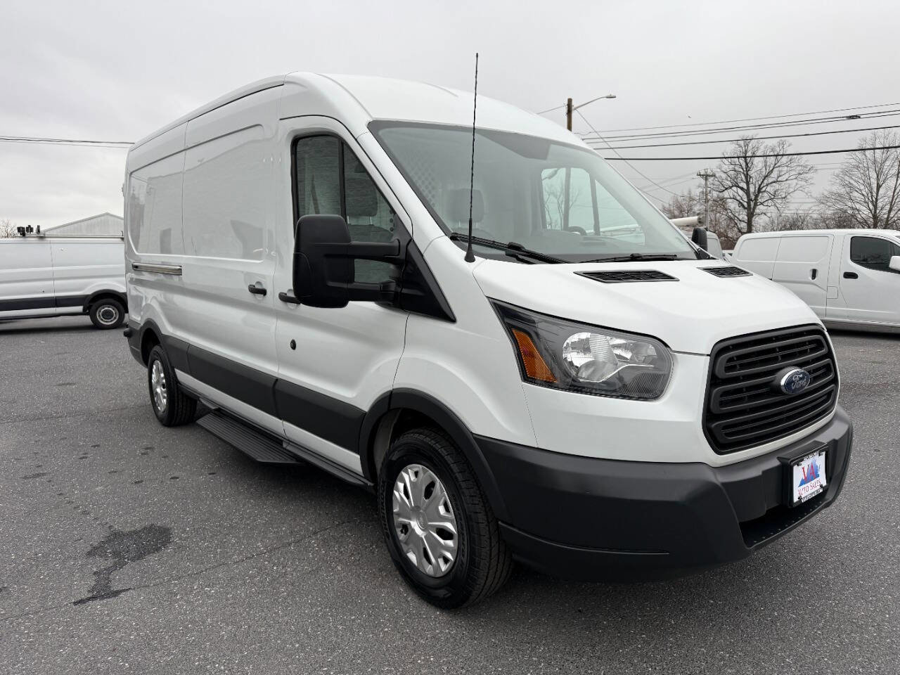 Used 2018 Ford Transit 350 148 Medium Roof RWD image 4
