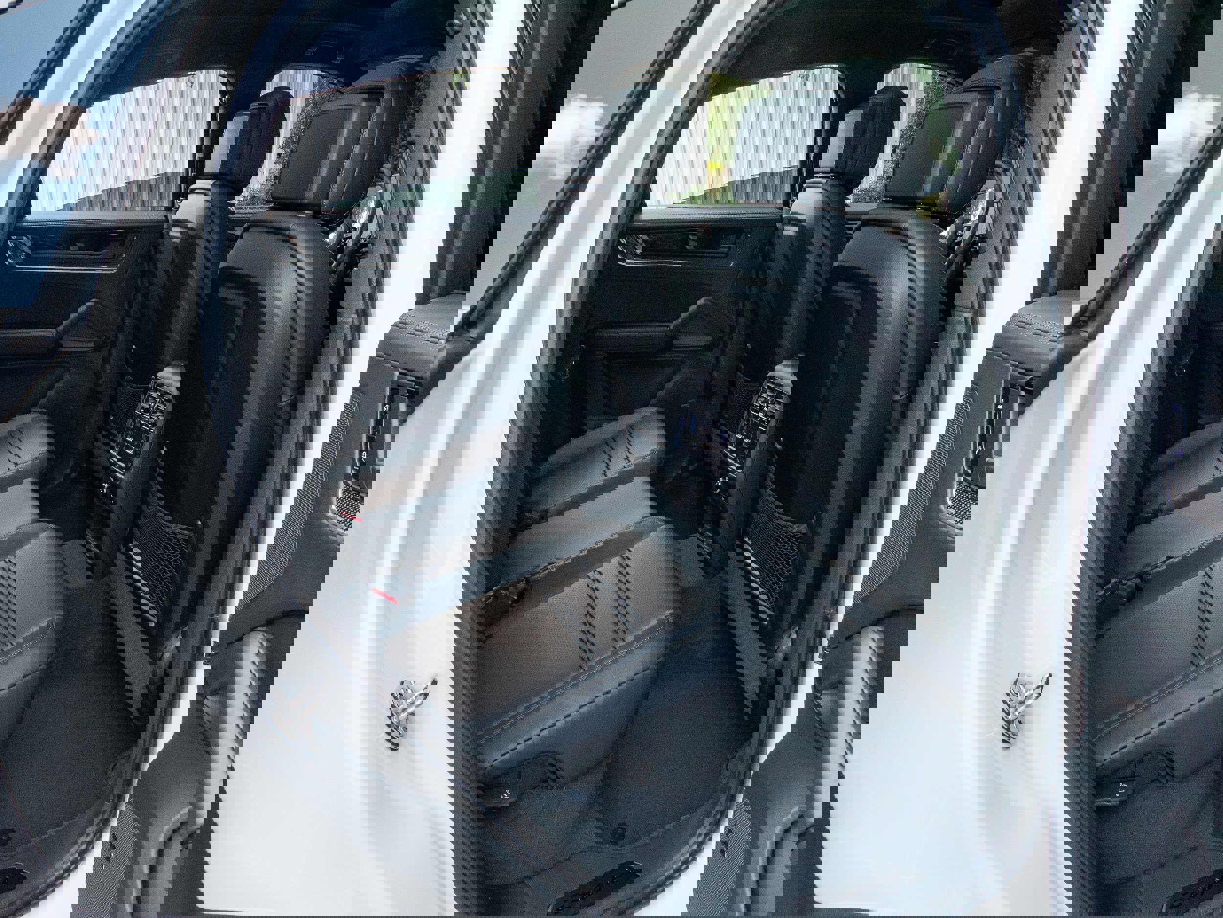 New 2025 Porsche Cayenne Turbo image 39