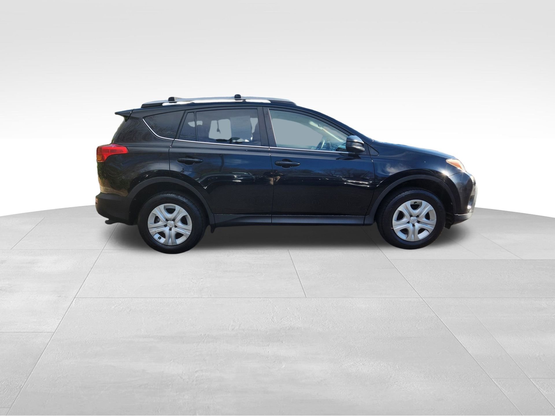 Used 2015 Toyota RAV4 LE image 29